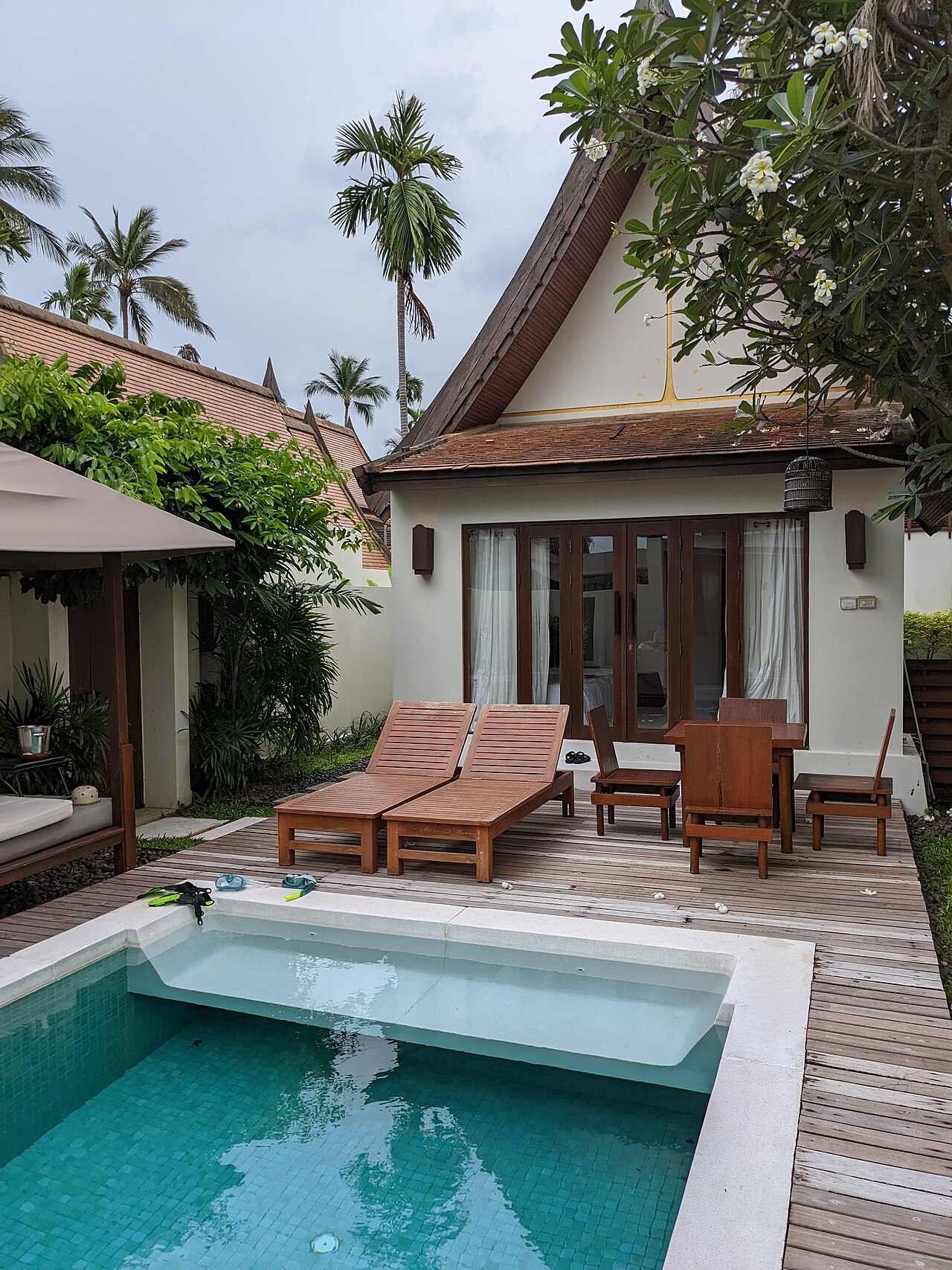 Thai pool villa